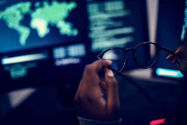 千元眼鏡成本僅20塊，6億近視人口的“暴利”行業(yè)真相